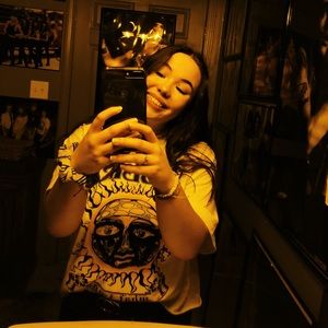 Meet your Posher, Abigail